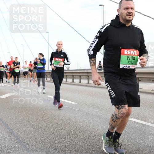 03.10.2025 - Köhlbrandbrückenlauf Lena Gebhardt http://msf.ph/oto/9198532 03.10.2025 15:34:59 Position 1 7752 meine-sportfotos.de