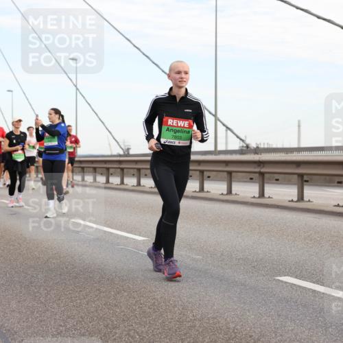 03.10.2025 - Köhlbrandbrückenlauf Lena Gebhardt http://msf.ph/oto/9198534 03.10.2025 15:35:00 Position 1 7803 meine-sportfotos.de