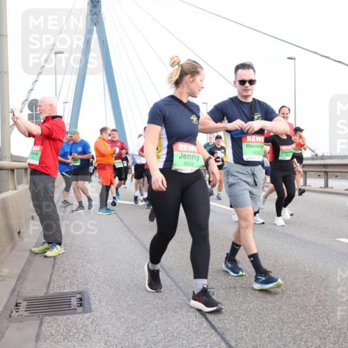 03.10.2025 - Köhlbrandbrückenlauf Lena Gebhardt http://msf.ph/oto/9198548 03.10.2025 15:35:04 Position 1 9629, 9630, 7707 meine-sportfotos.de