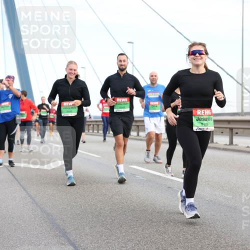 03.10.2025 - Köhlbrandbrückenlauf Lena Gebhardt http://msf.ph/oto/9198561 03.10.2025 15:35:09 Position 1 8448, 8349, 8109 meine-sportfotos.de