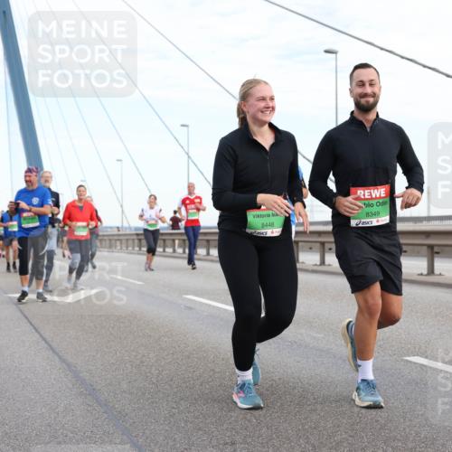 03.10.2025 - Köhlbrandbrückenlauf Lena Gebhardt http://msf.ph/oto/9198570 03.10.2025 15:35:11 Position 1 8448, 8349, 8516 meine-sportfotos.de