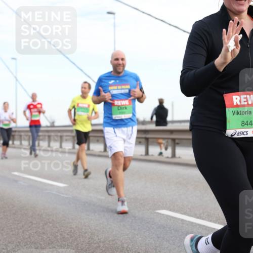 03.10.2025 - Köhlbrandbrückenlauf Lena Gebhardt http://msf.ph/oto/9198573 03.10.2025 15:35:11 Position 1 8448 meine-sportfotos.de