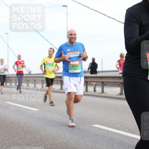 03.10.2025 - Köhlbrandbrückenlauf Lena Gebhardt http://msf.ph/oto/9198574 03.10.2025 15:35:11 Position 1 8448 meine-sportfotos.de