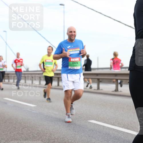 03.10.2025 - Köhlbrandbrückenlauf Lena Gebhardt http://msf.ph/oto/9198575 03.10.2025 15:35:11 Position 1 8448 meine-sportfotos.de
