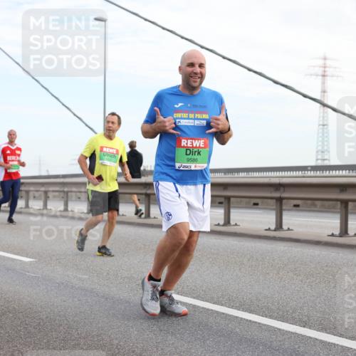 03.10.2025 - Köhlbrandbrückenlauf Lena Gebhardt http://msf.ph/oto/9198577 03.10.2025 15:35:12 Position 1 9586 meine-sportfotos.de