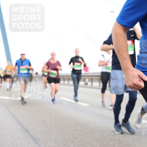 03.10.2025 - Köhlbrandbrückenlauf Lena Gebhardt http://msf.ph/oto/9198589 03.10.2025 15:35:15 Position 1  meine-sportfotos.de