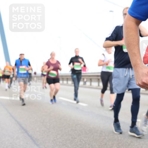 03.10.2025 - Köhlbrandbrückenlauf Lena Gebhardt http://msf.ph/oto/9198590 03.10.2025 15:35:15 Position 1  meine-sportfotos.de