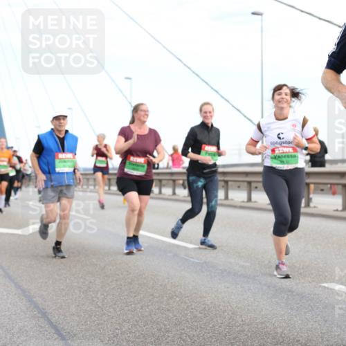 03.10.2025 - Köhlbrandbrückenlauf Lena Gebhardt http://msf.ph/oto/9198591 03.10.2025 15:35:15 Position 1 8794 meine-sportfotos.de