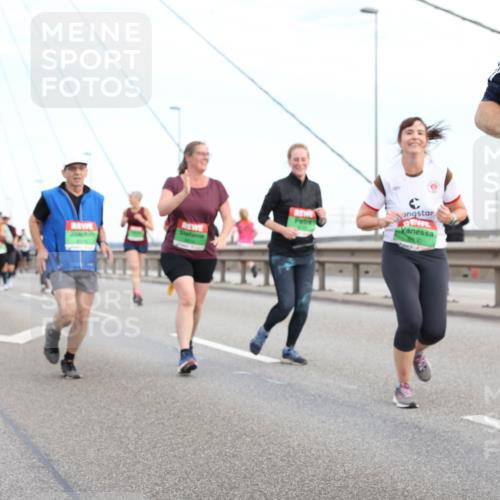 03.10.2025 - Köhlbrandbrückenlauf Lena Gebhardt http://msf.ph/oto/9198592 03.10.2025 15:35:15 Position 1 8794 meine-sportfotos.de