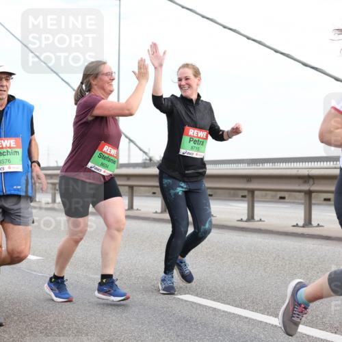 03.10.2025 - Köhlbrandbrückenlauf Lena Gebhardt http://msf.ph/oto/9198600 03.10.2025 15:35:16 Position 1 8576, 8634, 8715, 8930 meine-sportfotos.de