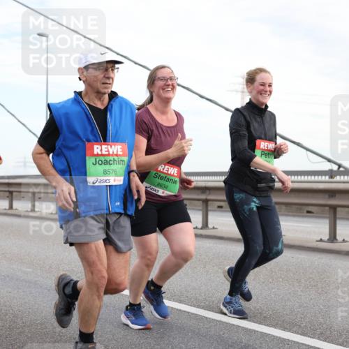 03.10.2025 - Köhlbrandbrückenlauf Lena Gebhardt http://msf.ph/oto/9198603 03.10.2025 15:35:17 Position 1 8576, 8634 meine-sportfotos.de