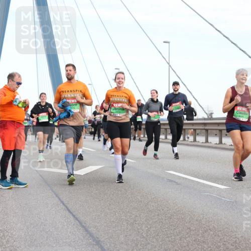 03.10.2025 - Köhlbrandbrückenlauf Lena Gebhardt http://msf.ph/oto/9198608 03.10.2025 15:35:18 Position 1 773, 7774, 8444, 8446 meine-sportfotos.de