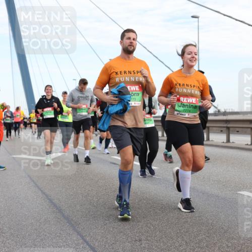 03.10.2025 - Köhlbrandbrückenlauf Lena Gebhardt http://msf.ph/oto/9198623 03.10.2025 15:35:21 Position 1 773, 7774 meine-sportfotos.de