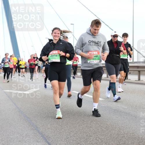 03.10.2025 - Köhlbrandbrückenlauf Lena Gebhardt http://msf.ph/oto/9198628 03.10.2025 15:35:22 Position 1 7741, 1909 meine-sportfotos.de