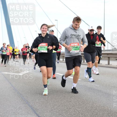 03.10.2025 - Köhlbrandbrückenlauf Lena Gebhardt http://msf.ph/oto/9198629 03.10.2025 15:35:22 Position 1 7741, 7909 meine-sportfotos.de