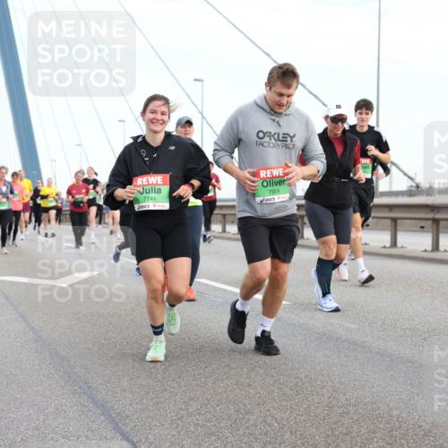 03.10.2025 - Köhlbrandbrückenlauf Lena Gebhardt http://msf.ph/oto/9198630 03.10.2025 15:35:22 Position 1 7741, 7909 meine-sportfotos.de