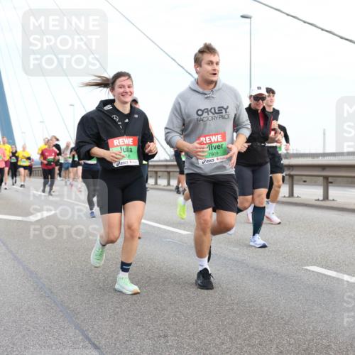 03.10.2025 - Köhlbrandbrückenlauf Lena Gebhardt http://msf.ph/oto/9198631 03.10.2025 15:35:22 Position 1 741, 7909 meine-sportfotos.de