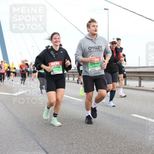 03.10.2025 - Köhlbrandbrückenlauf Lena Gebhardt http://msf.ph/oto/9198632 03.10.2025 15:35:23 Position 1 7741, 7909 meine-sportfotos.de