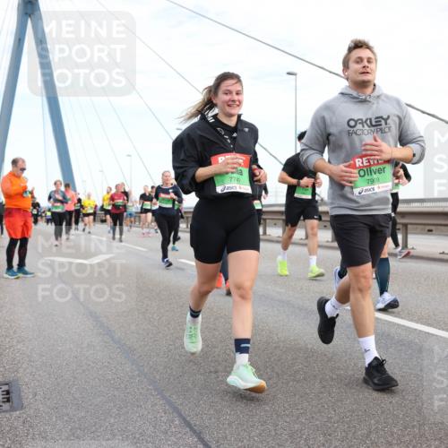 03.10.2025 - Köhlbrandbrückenlauf Lena Gebhardt http://msf.ph/oto/9198633 03.10.2025 15:35:23 Position 1 7741, 7909 meine-sportfotos.de