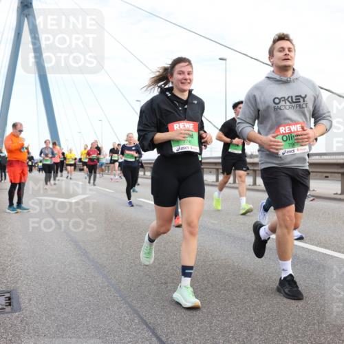 03.10.2025 - Köhlbrandbrückenlauf Lena Gebhardt http://msf.ph/oto/9198634 03.10.2025 15:35:23 Position 1 7741, 7909 meine-sportfotos.de