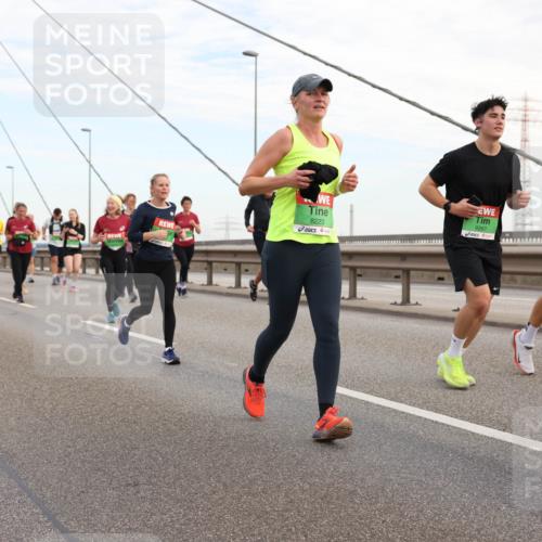 03.10.2025 - Köhlbrandbrückenlauf Lena Gebhardt http://msf.ph/oto/9198636 03.10.2025 15:35:24 Position 1 8223, 9267 meine-sportfotos.de