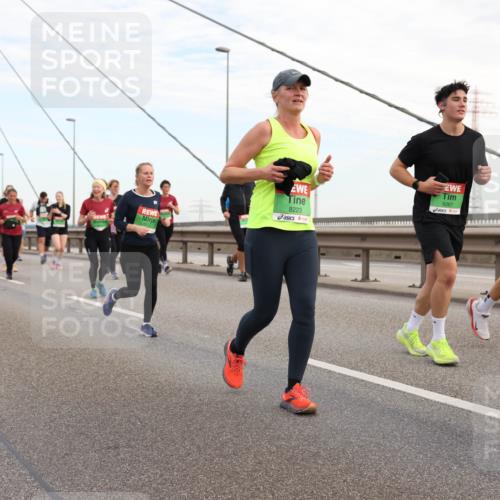 03.10.2025 - Köhlbrandbrückenlauf Lena Gebhardt http://msf.ph/oto/9198637 03.10.2025 15:35:24 Position 1 8223, 9267 meine-sportfotos.de