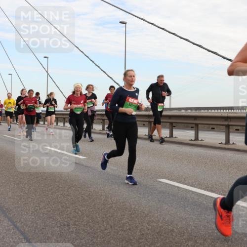 03.10.2025 - Köhlbrandbrückenlauf Lena Gebhardt http://msf.ph/oto/9198640 03.10.2025 15:35:25 Position 1 8223 meine-sportfotos.de