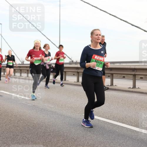03.10.2025 - Köhlbrandbrückenlauf Lena Gebhardt http://msf.ph/oto/9198643 03.10.2025 15:35:25 Position 1 8631, 732 meine-sportfotos.de