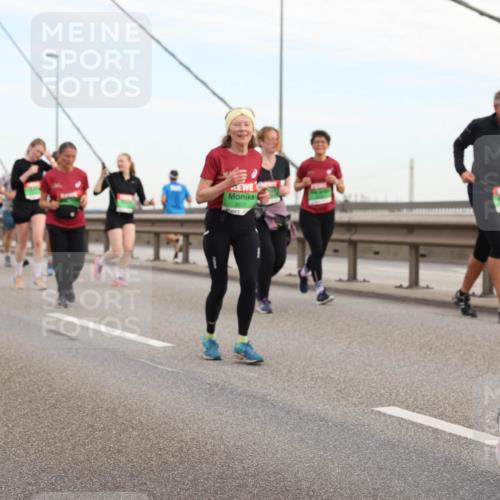 03.10.2025 - Köhlbrandbrückenlauf Lena Gebhardt http://msf.ph/oto/9198644 03.10.2025 15:35:26 Position 1 8631, 8732 meine-sportfotos.de