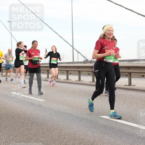 03.10.2025 - Köhlbrandbrückenlauf Lena Gebhardt http://msf.ph/oto/9198649 03.10.2025 15:35:26 Position 1 8631 meine-sportfotos.de