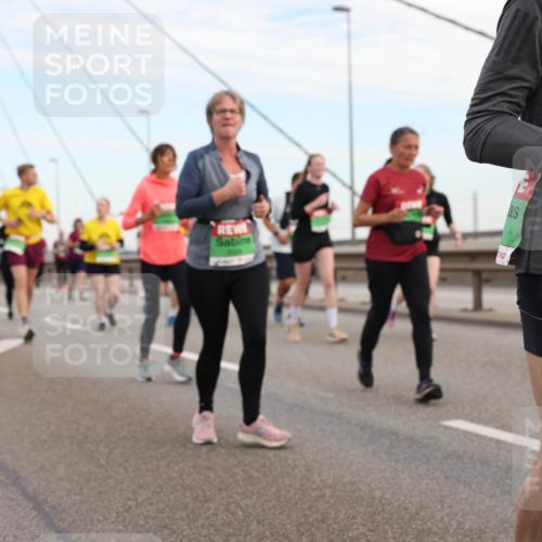 03.10.2025 - Köhlbrandbrückenlauf Lena Gebhardt http://msf.ph/oto/9198656 03.10.2025 15:35:28 Position 1  meine-sportfotos.de