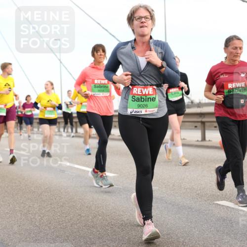 03.10.2025 - Köhlbrandbrückenlauf Lena Gebhardt http://msf.ph/oto/9198658 03.10.2025 15:35:28 Position 1 8614, 9026 meine-sportfotos.de