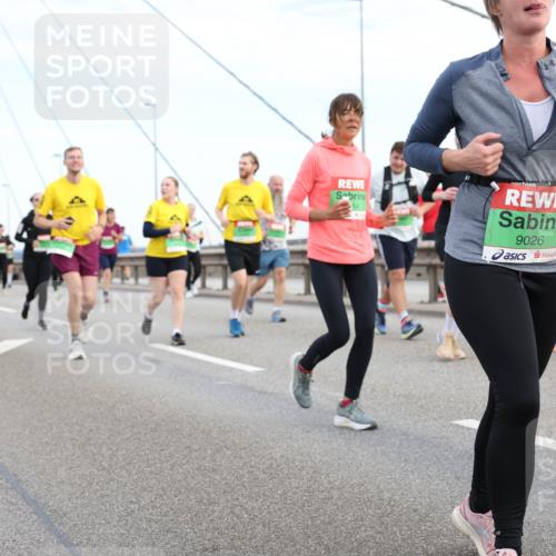 03.10.2025 - Köhlbrandbrückenlauf Lena Gebhardt http://msf.ph/oto/9198660 03.10.2025 15:35:29 Position 1 3, 9026 meine-sportfotos.de