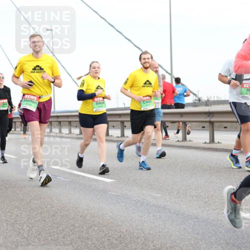 03.10.2025 - Köhlbrandbrückenlauf Lena Gebhardt http://msf.ph/oto/9198662 03.10.2025 15:35:30 Position 1 8163, 8748, 8747, 8111, 614 meine-sportfotos.de