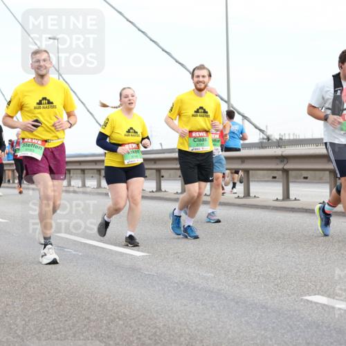 03.10.2025 - Köhlbrandbrückenlauf Lena Gebhardt http://msf.ph/oto/9198664 03.10.2025 15:35:30 Position 1 8163, 8748, 8747, 8111, 3, 855 meine-sportfotos.de
