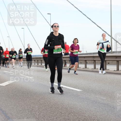 03.10.2025 - Köhlbrandbrückenlauf Lena Gebhardt http://msf.ph/oto/9198675 03.10.2025 15:35:32 Position 1 24, 8163, 8303 meine-sportfotos.de