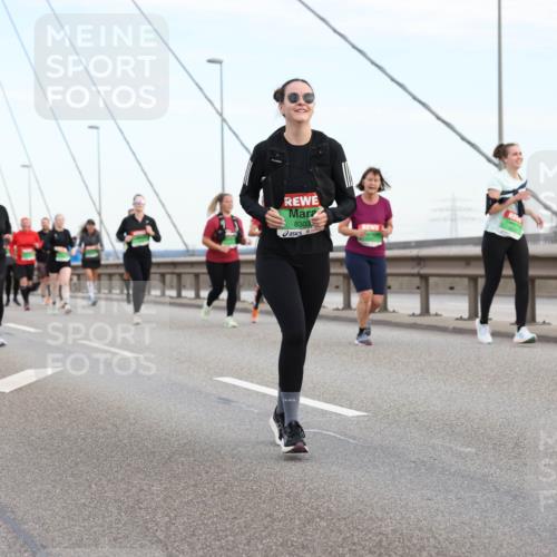 03.10.2025 - Köhlbrandbrückenlauf Lena Gebhardt http://msf.ph/oto/9198676 03.10.2025 15:35:32 Position 1 8303 meine-sportfotos.de
