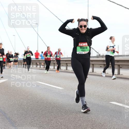 03.10.2025 - Köhlbrandbrückenlauf Lena Gebhardt http://msf.ph/oto/9198681 03.10.2025 15:35:33 Position 1 8303 meine-sportfotos.de