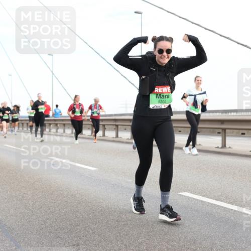 03.10.2025 - Köhlbrandbrückenlauf Lena Gebhardt http://msf.ph/oto/9198682 03.10.2025 15:35:33 Position 1 8303 meine-sportfotos.de