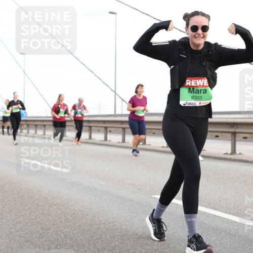 03.10.2025 - Köhlbrandbrückenlauf Lena Gebhardt http://msf.ph/oto/9198683 03.10.2025 15:35:34 Position 1 8303 meine-sportfotos.de