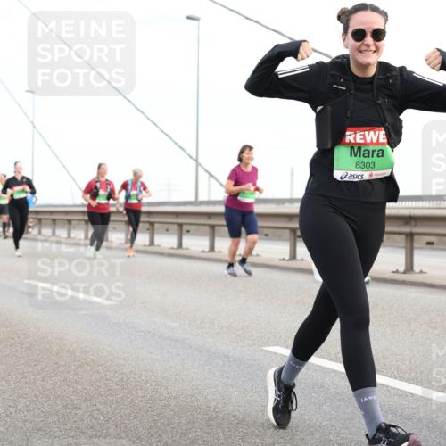 03.10.2025 - Köhlbrandbrückenlauf Lena Gebhardt http://msf.ph/oto/9198684 03.10.2025 15:35:34 Position 1 8303 meine-sportfotos.de