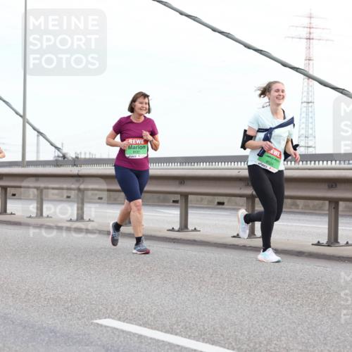 03.10.2025 - Köhlbrandbrückenlauf Lena Gebhardt http://msf.ph/oto/9198685 03.10.2025 15:35:34 Position 1 8121, 8025 meine-sportfotos.de