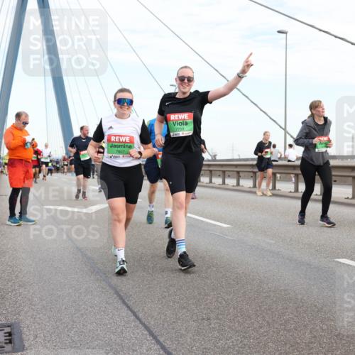 03.10.2025 - Köhlbrandbrückenlauf Lena Gebhardt http://msf.ph/oto/9198721 03.10.2025 15:35:43 Position 1 7807, 7759 meine-sportfotos.de