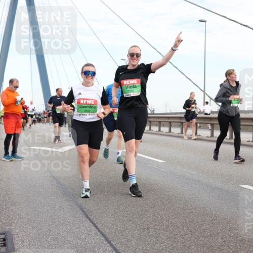 03.10.2025 - Köhlbrandbrückenlauf Lena Gebhardt http://msf.ph/oto/9198722 03.10.2025 15:35:43 Position 1 7807, 7759 meine-sportfotos.de