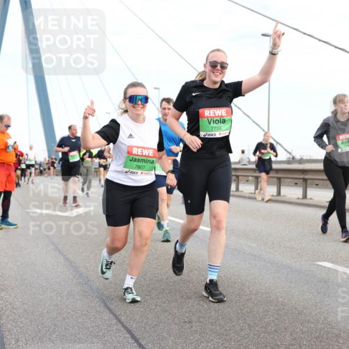 03.10.2025 - Köhlbrandbrückenlauf Lena Gebhardt http://msf.ph/oto/9198725 03.10.2025 15:35:43 Position 1 7807, 7759, 8945 meine-sportfotos.de