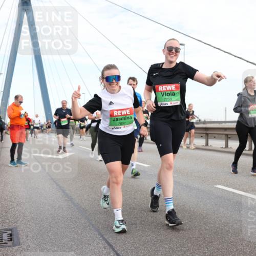 03.10.2025 - Köhlbrandbrückenlauf Lena Gebhardt http://msf.ph/oto/9198726 03.10.2025 15:35:43 Position 1 7807, 7759 meine-sportfotos.de