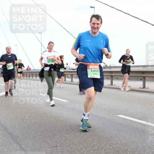 03.10.2025 - Köhlbrandbrückenlauf Lena Gebhardt http://msf.ph/oto/9198730 03.10.2025 15:35:44 Position 1 9462 meine-sportfotos.de