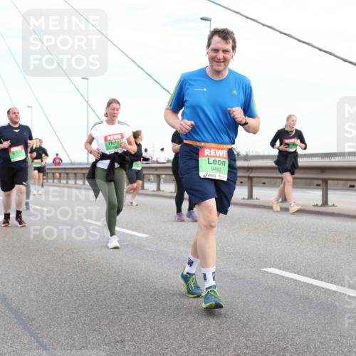 03.10.2025 - Köhlbrandbrückenlauf Lena Gebhardt http://msf.ph/oto/9198731 03.10.2025 15:35:44 Position 1 9462 meine-sportfotos.de
