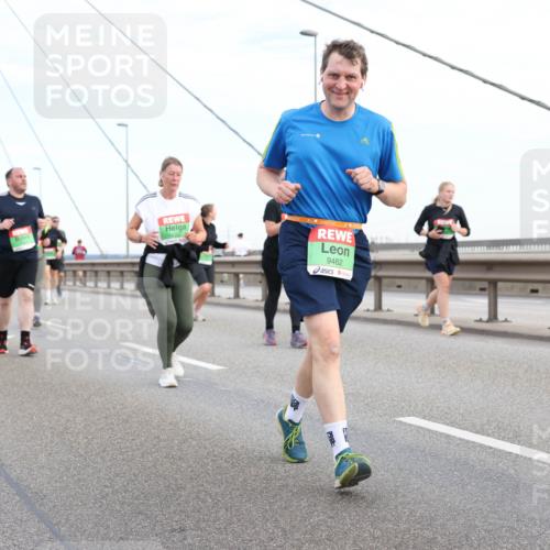 03.10.2025 - Köhlbrandbrückenlauf Lena Gebhardt http://msf.ph/oto/9198732 03.10.2025 15:35:44 Position 1 9462 meine-sportfotos.de