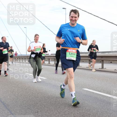 03.10.2025 - Köhlbrandbrückenlauf Lena Gebhardt http://msf.ph/oto/9198733 03.10.2025 15:35:45 Position 1 9462 meine-sportfotos.de